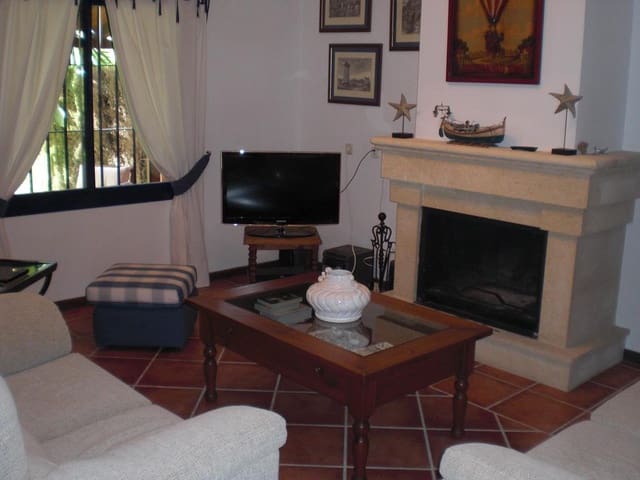 5 soveværelse Semi-Rækkehus til salg i Sotogrande Costa, San Roque med swimmingpool - € 775.000 (Ref: 9559799)