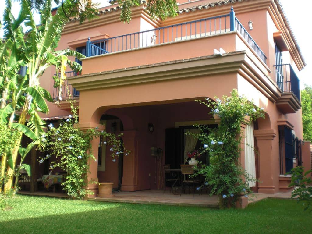 5 soveværelse Semi-Rækkehus til salg i Sotogrande med swimmingpool - € 775.000 (Ref: 9559799)