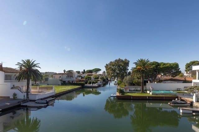 4 slaapkamer Villa te koop in Empuriabrava, Castelló d'Empúries met zwembad garage - € 1.199.000 (Ref: 10187656)