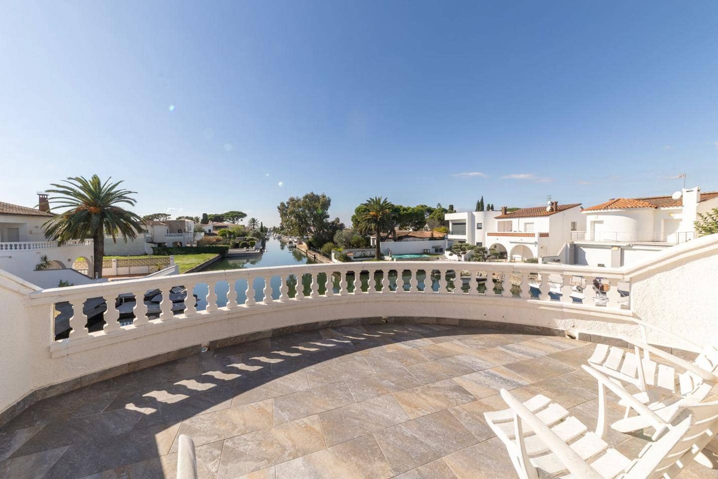 4 sovrum Villa till salu i Empuriabrava med pool garage - 1 199 000 € (Ref: 10187656)