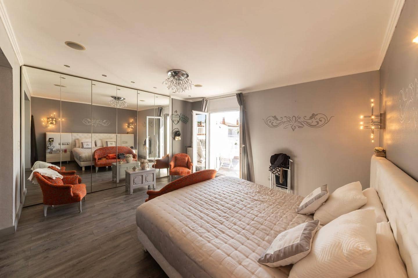 4 sovrum Villa till salu i Empuriabrava med pool garage - 1 199 000 € (Ref: 10187656)