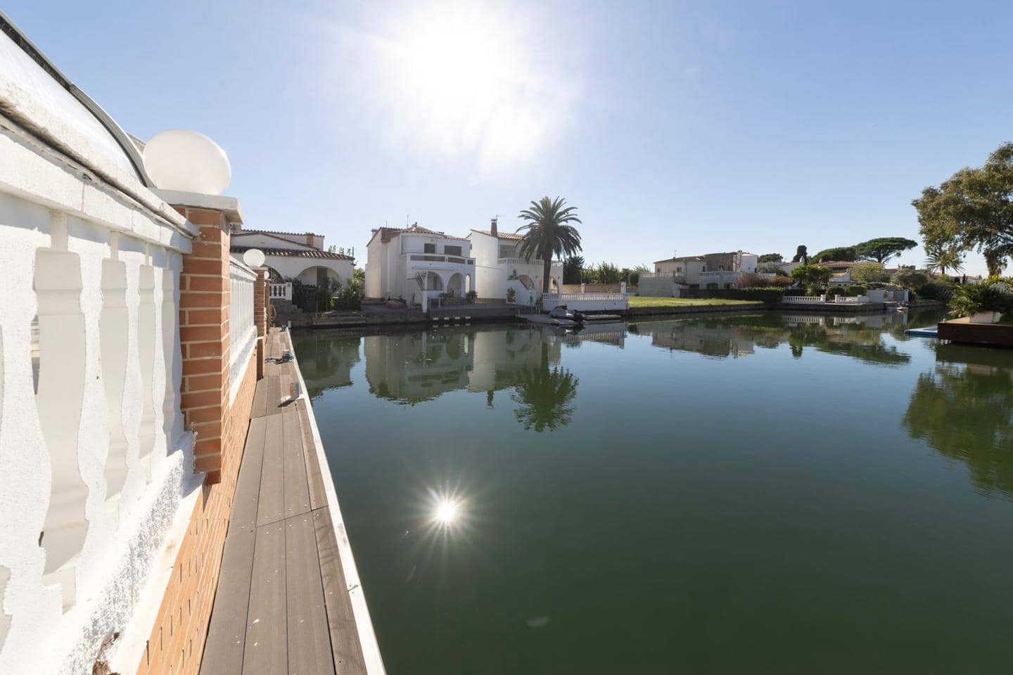 4 sovrum Villa till salu i Empuriabrava med pool garage - 1 199 000 € (Ref: 10187656)