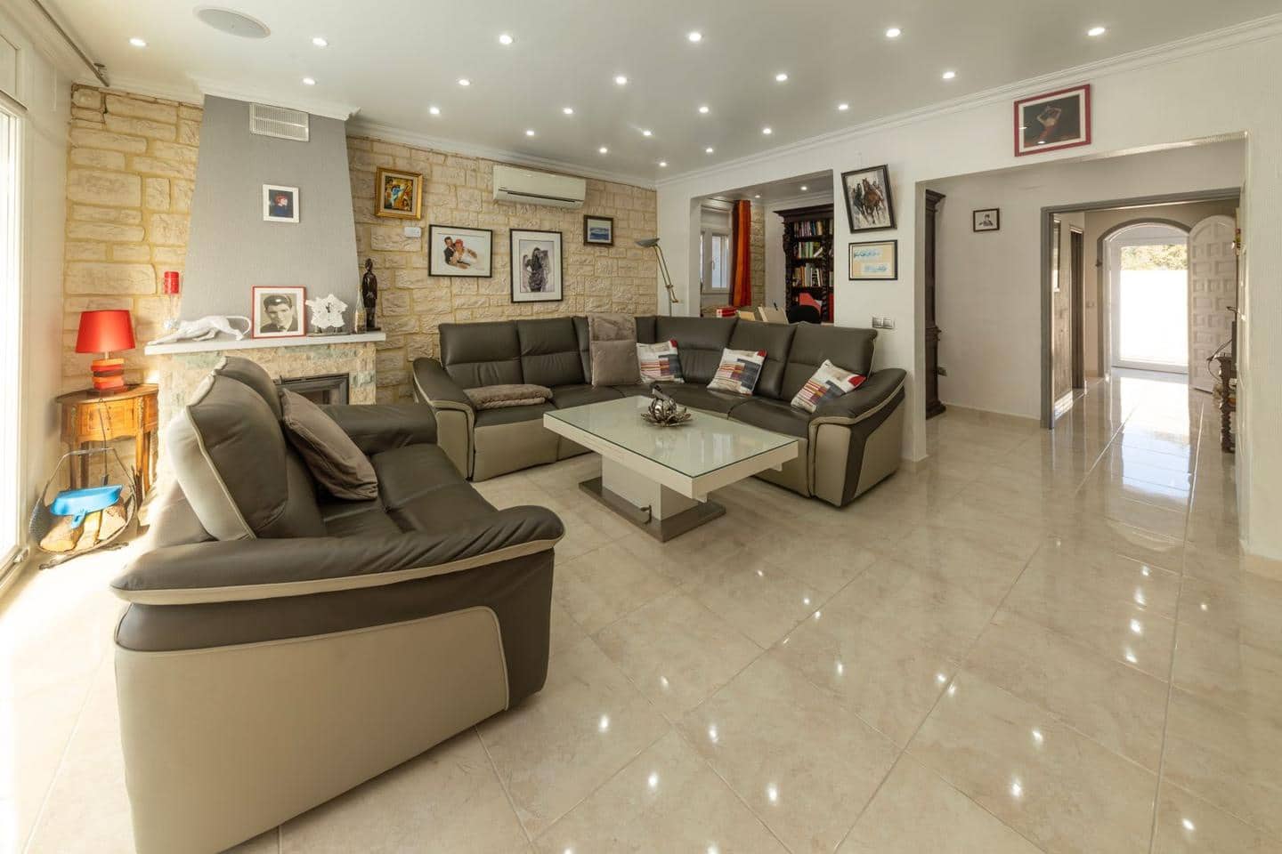 4 sovrum Villa till salu i Empuriabrava med pool garage - 1 199 000 € (Ref: 10187656)