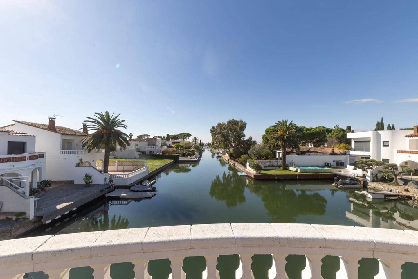 4 sovrum Villa till salu i Empuriabrava med pool garage - 1 199 000 € (Ref: 10187656)