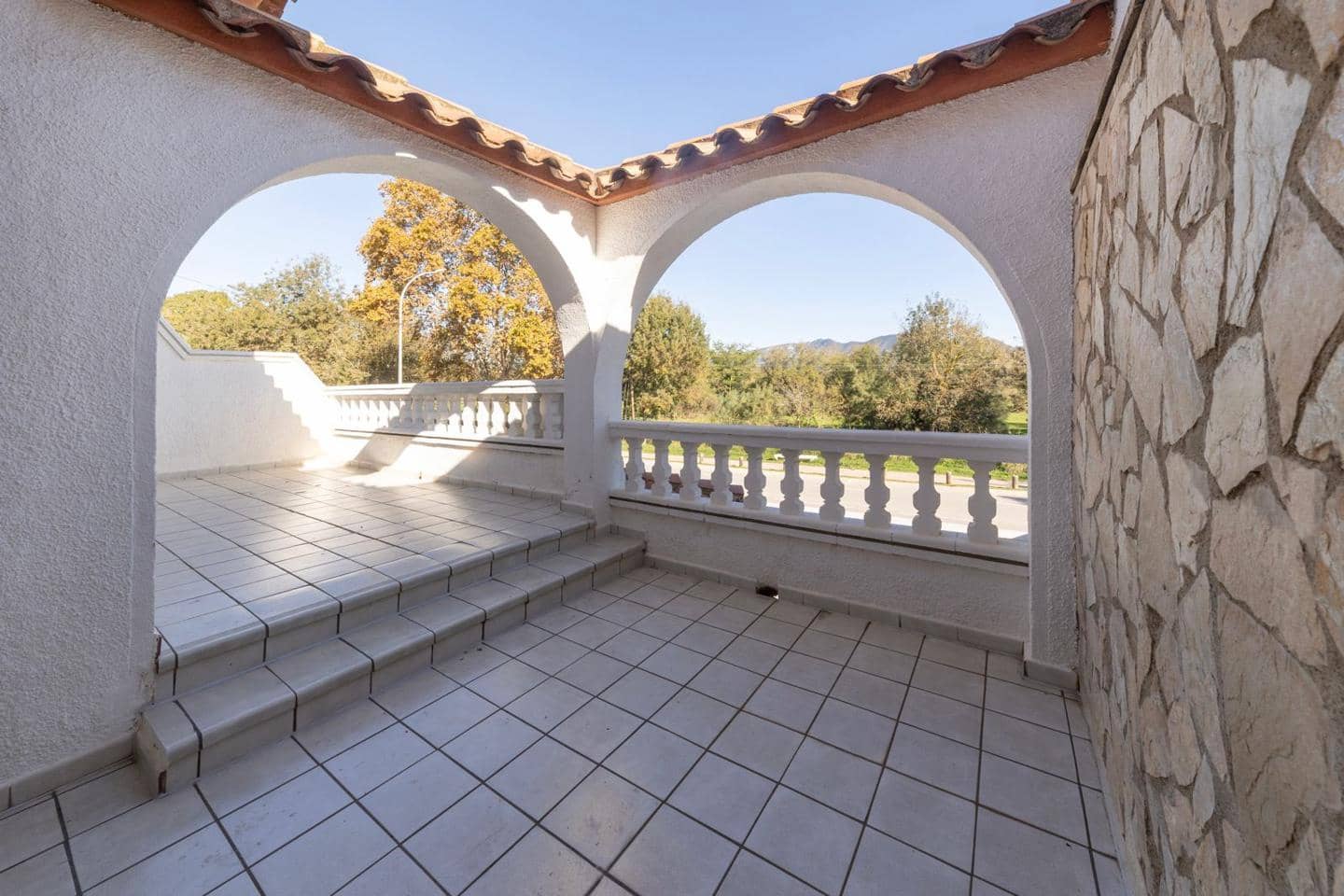 4 sovrum Villa till salu i Empuriabrava med pool garage - 1 199 000 € (Ref: 10187656)