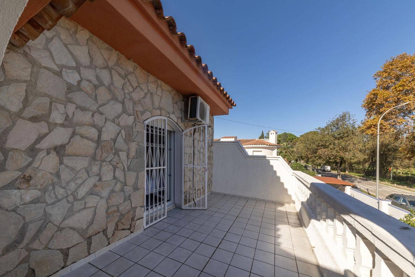 4 sovrum Villa till salu i Empuriabrava med pool garage - 1 199 000 € (Ref: 10187656)