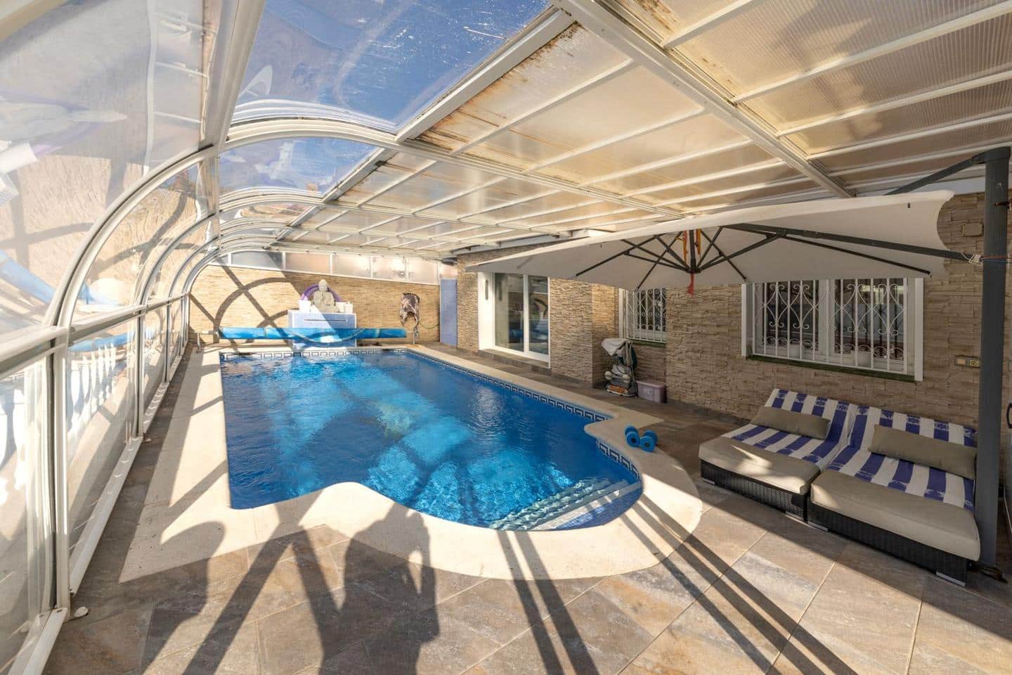 4 sovrum Villa till salu i Empuriabrava med pool garage - 1 199 000 € (Ref: 10187656)