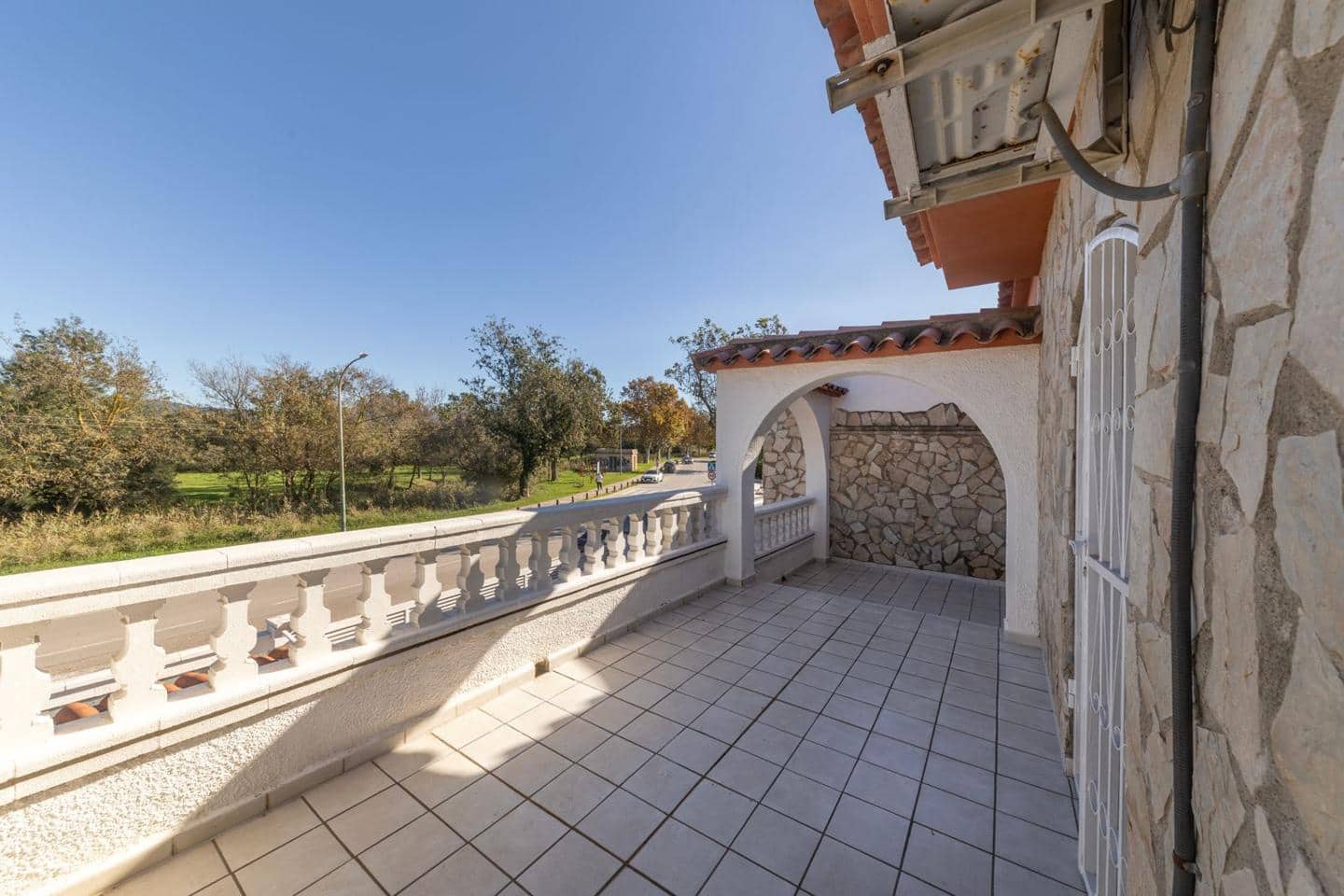 4 sovrum Villa till salu i Empuriabrava med pool garage - 1 199 000 € (Ref: 10187656)