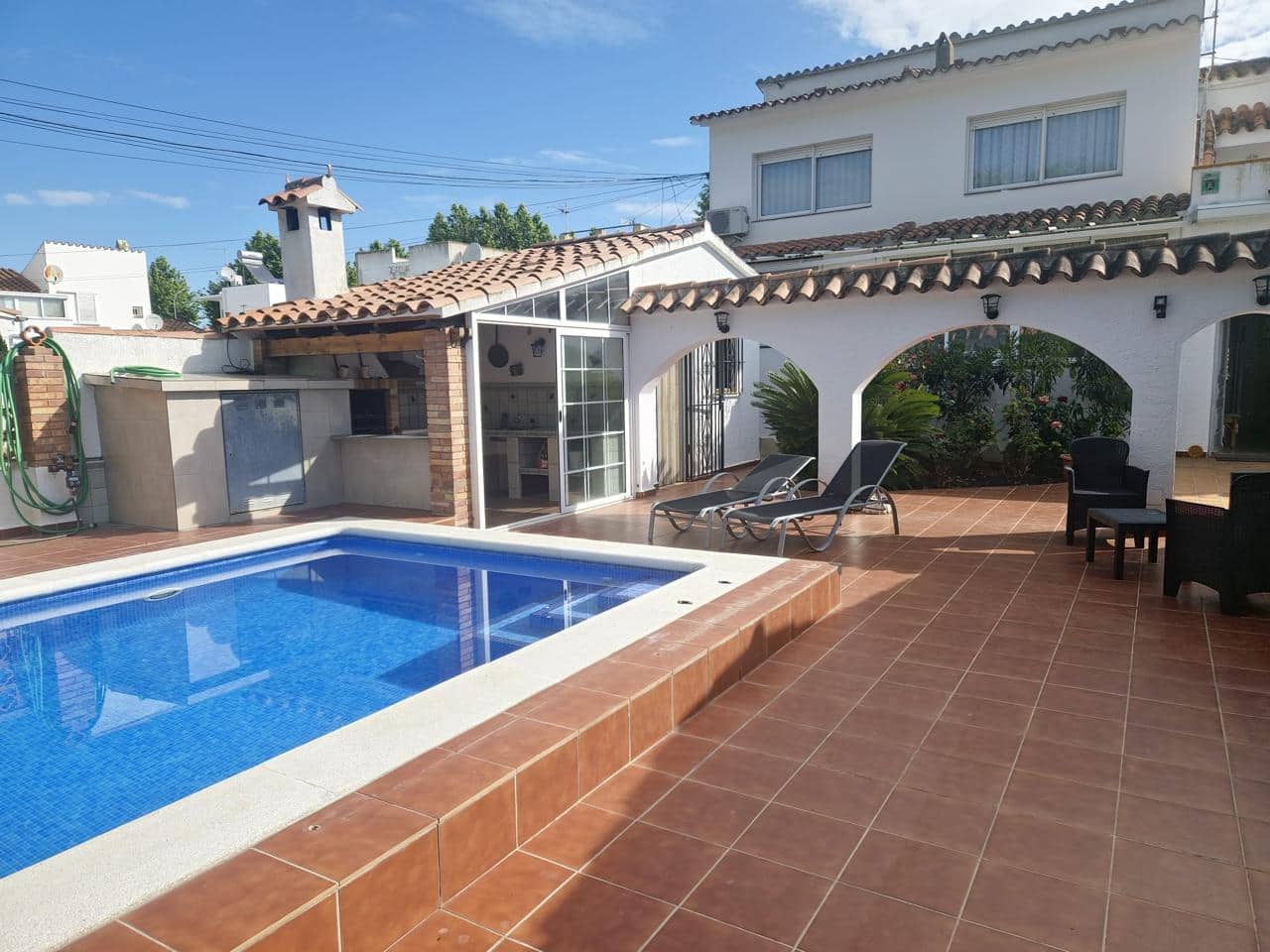 3 soveværelse Villa til salg i Empuriabrava med swimmingpool - € 339.000 (Ref: 9598217)