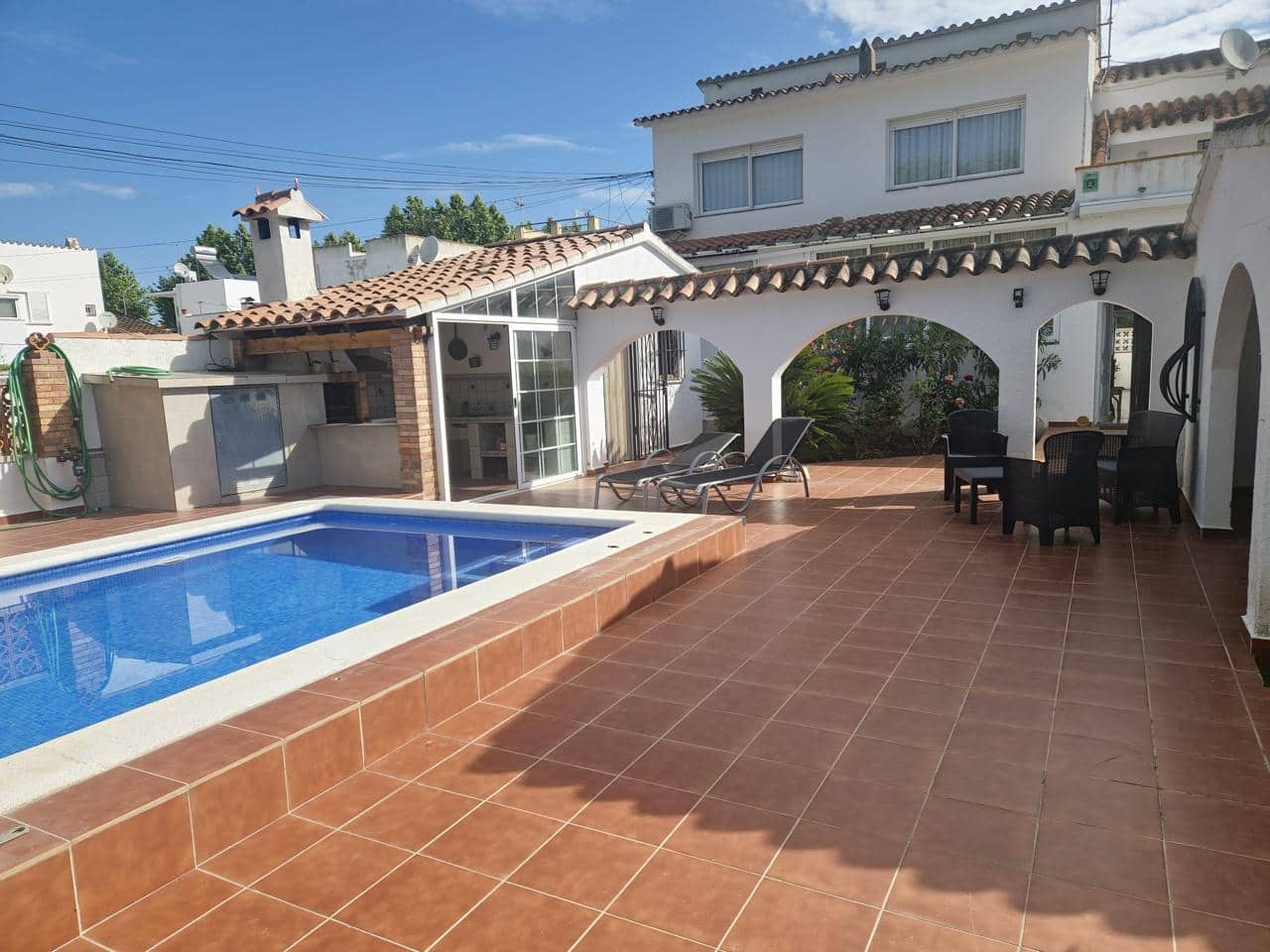 3 soveværelse Villa til salg i Empuriabrava med swimmingpool - € 339.000 (Ref: 9598217)