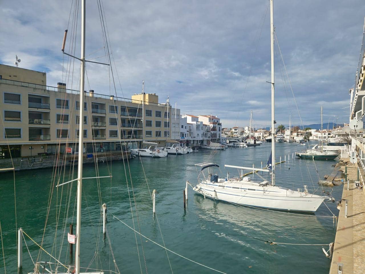 3 makuuhuone Huvila myytävänä paikassa Empuriabrava mukana 
autotalli - 585 000 € (Ref: 9598218)