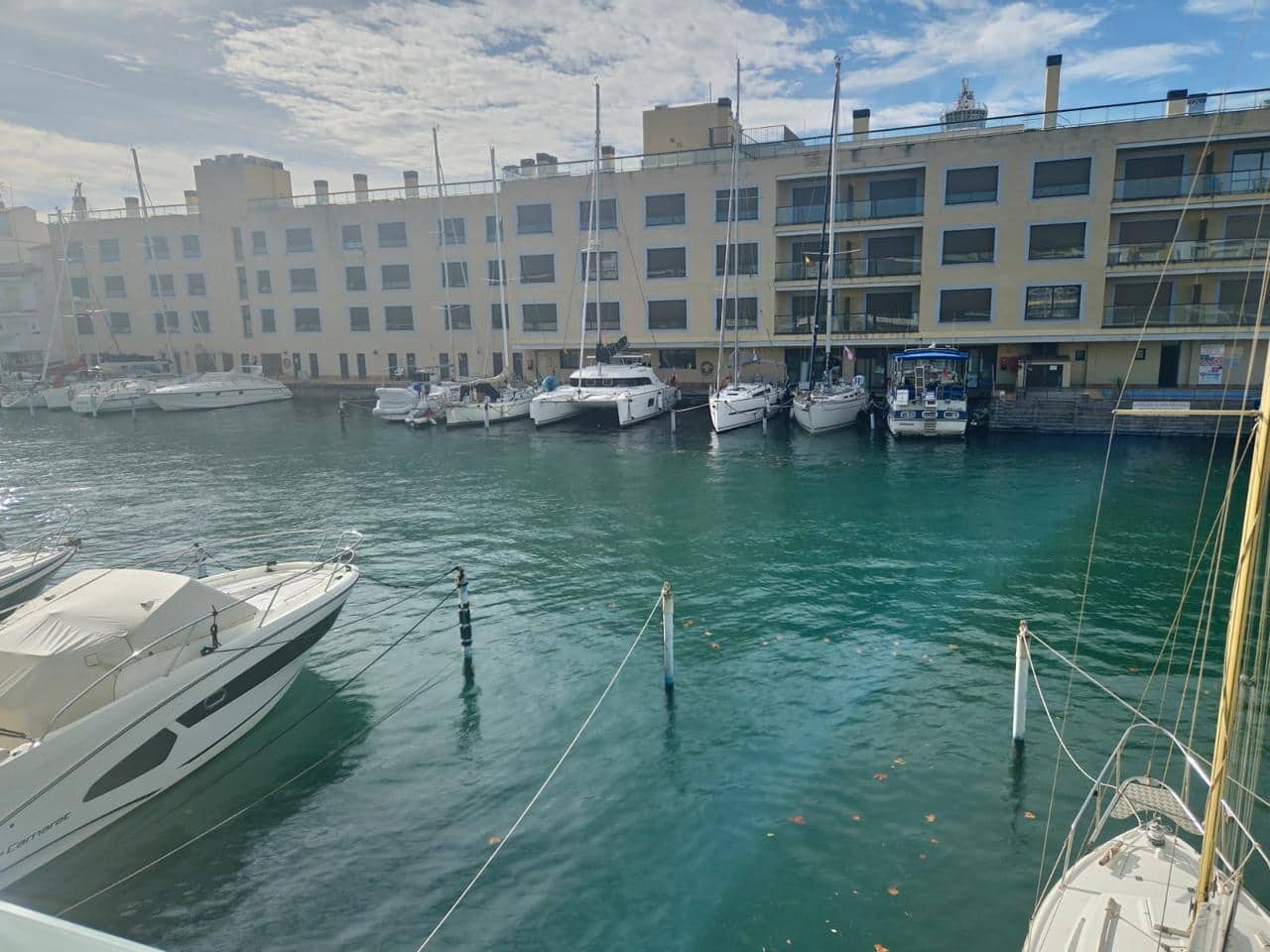 3 makuuhuone Huvila myytävänä paikassa Empuriabrava mukana 
autotalli - 585 000 € (Ref: 9598218)