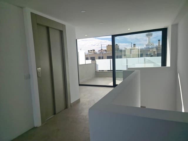 3 makuuhuone Huvila myytävänä paikassa Empuriabrava, Castelló d'Empúries mukana 
autotalli - 585 000 € (Ref: 9598218)