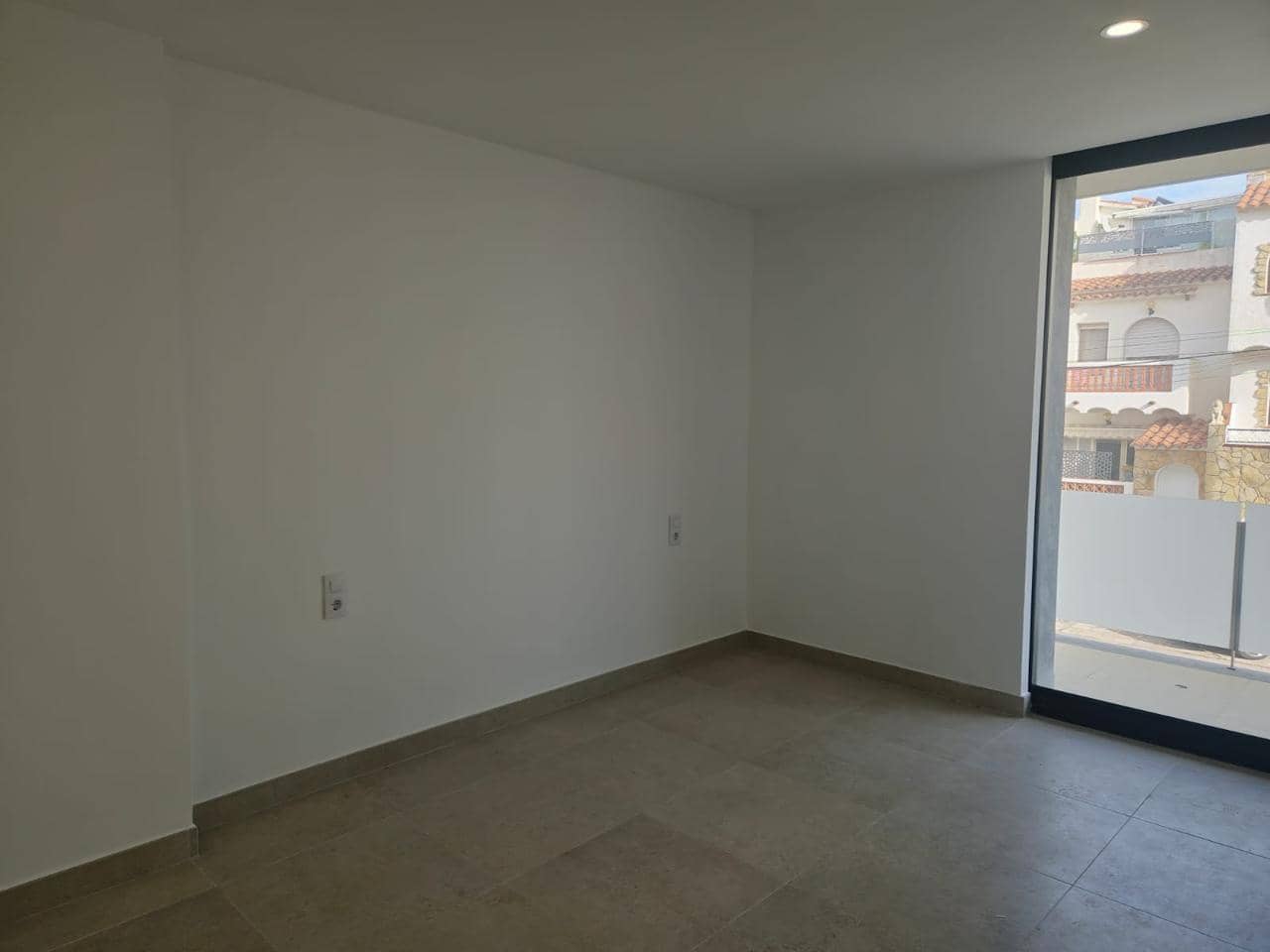 3 makuuhuone Huvila myytävänä paikassa Empuriabrava mukana 
autotalli - 585 000 € (Ref: 9598218)