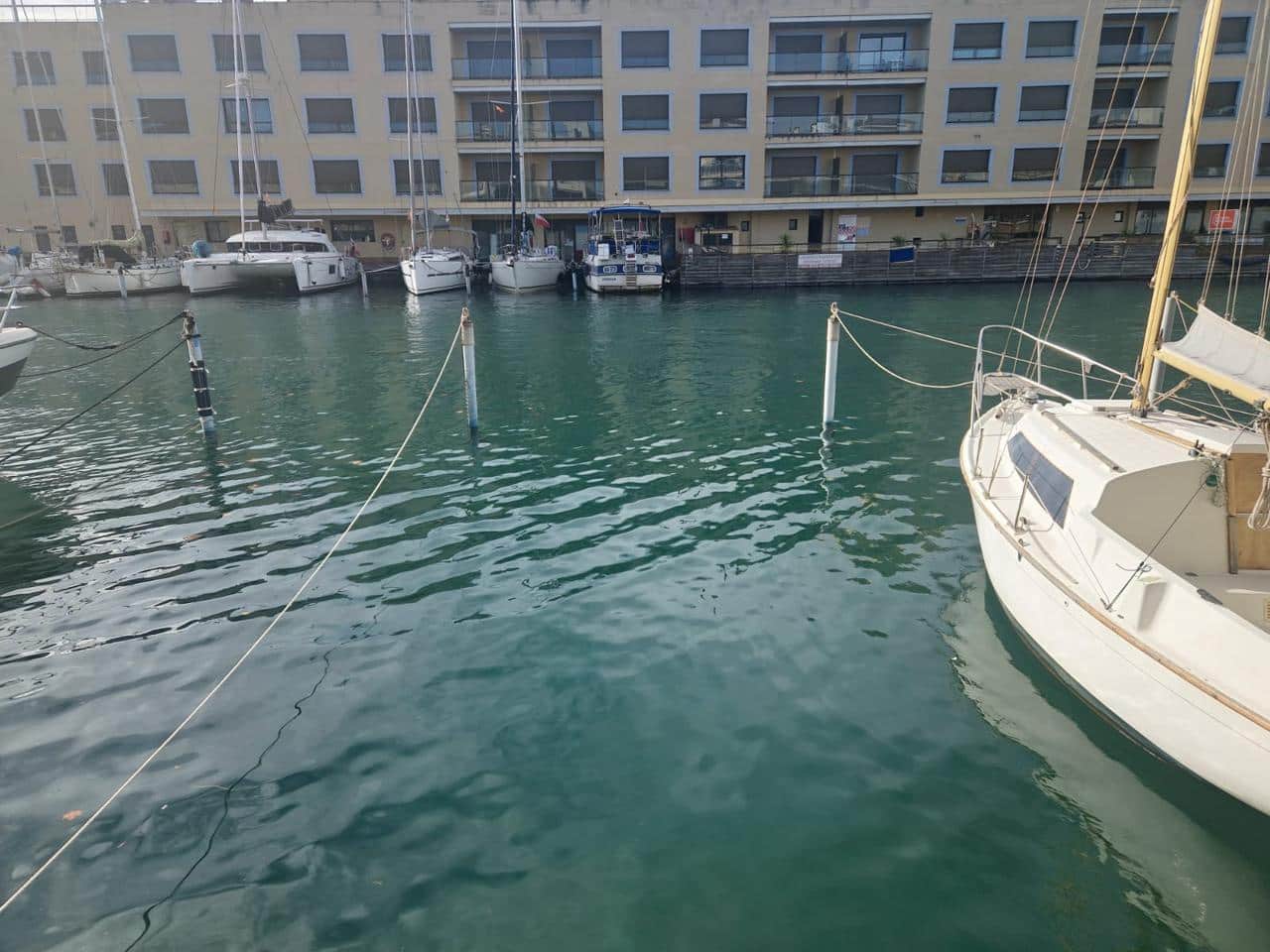 3 makuuhuone Huvila myytävänä paikassa Empuriabrava mukana 
autotalli - 585 000 € (Ref: 9598218)