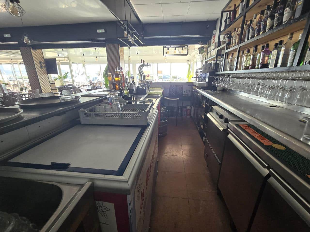 6 bedroom Business for sale in Empuriabrava - € 129,000 (Ref: 9598219)