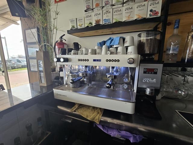 6 soveværelse Virksomhed til salg i Empuriabrava, Castelló d'Empúries - € 129.000 (Ref: 9598219)