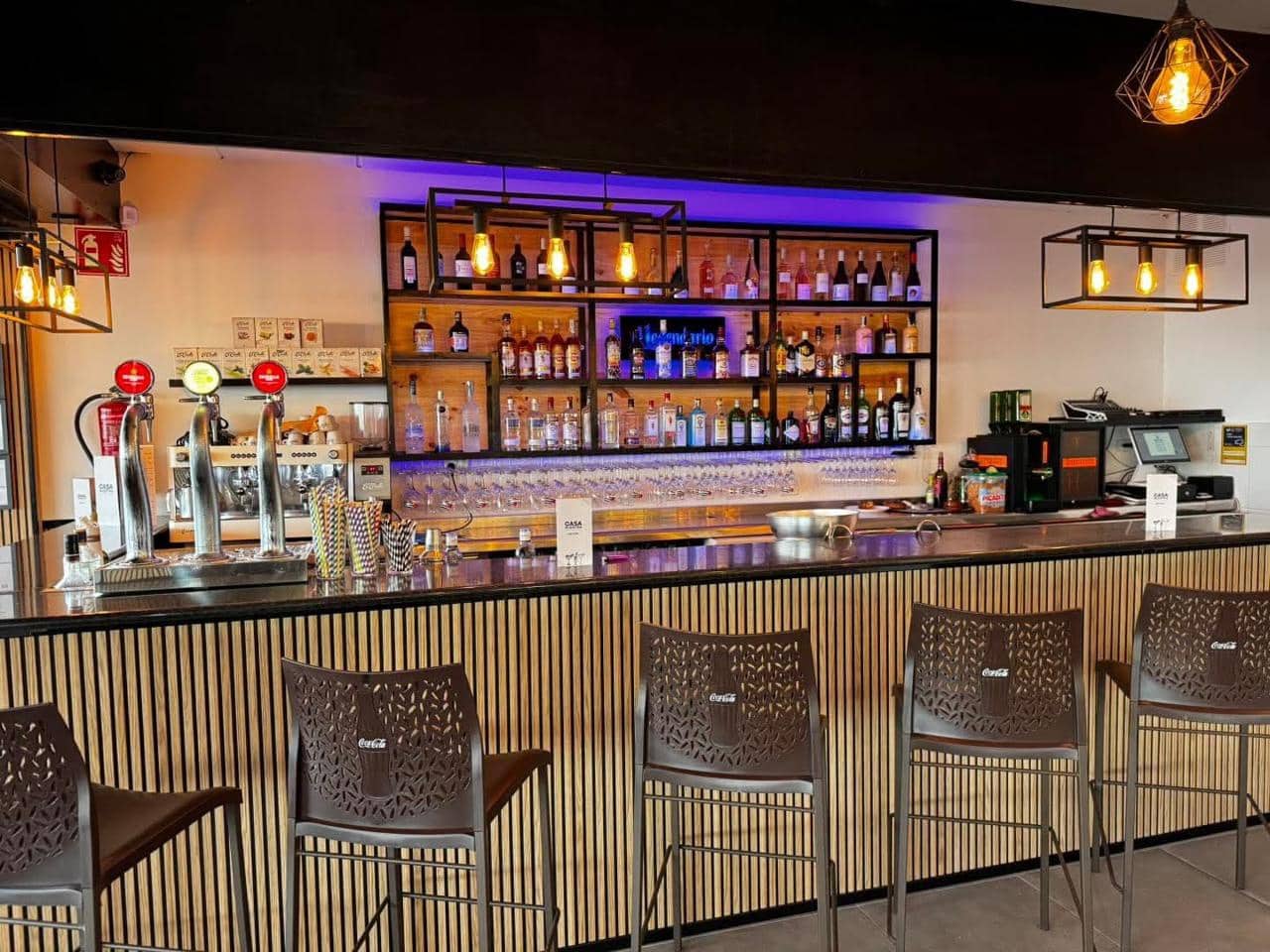 6 bedroom Business for sale in Empuriabrava - € 129,000 (Ref: 9598219)