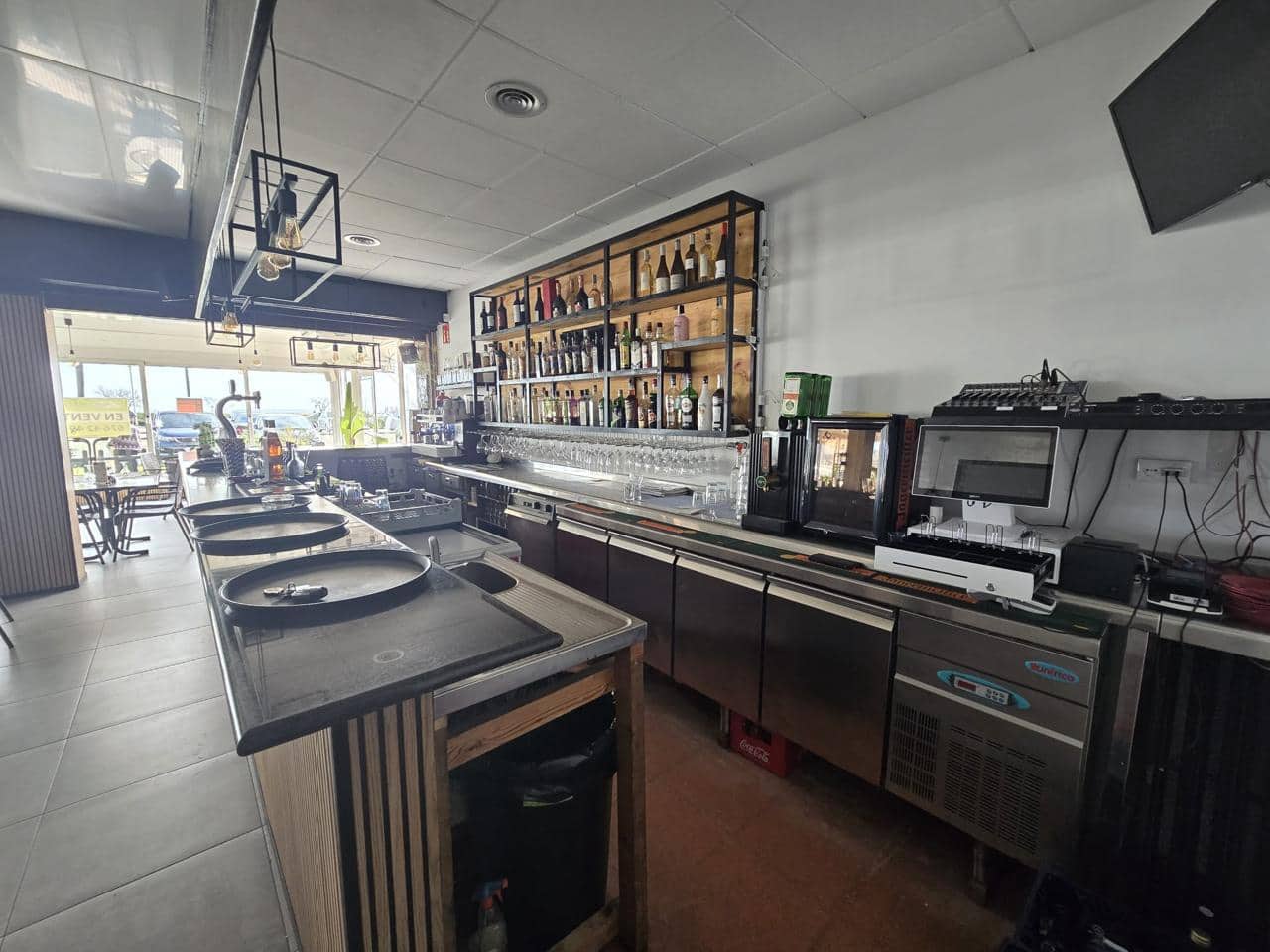 6 bedroom Business for sale in Empuriabrava - € 129,000 (Ref: 9598219)