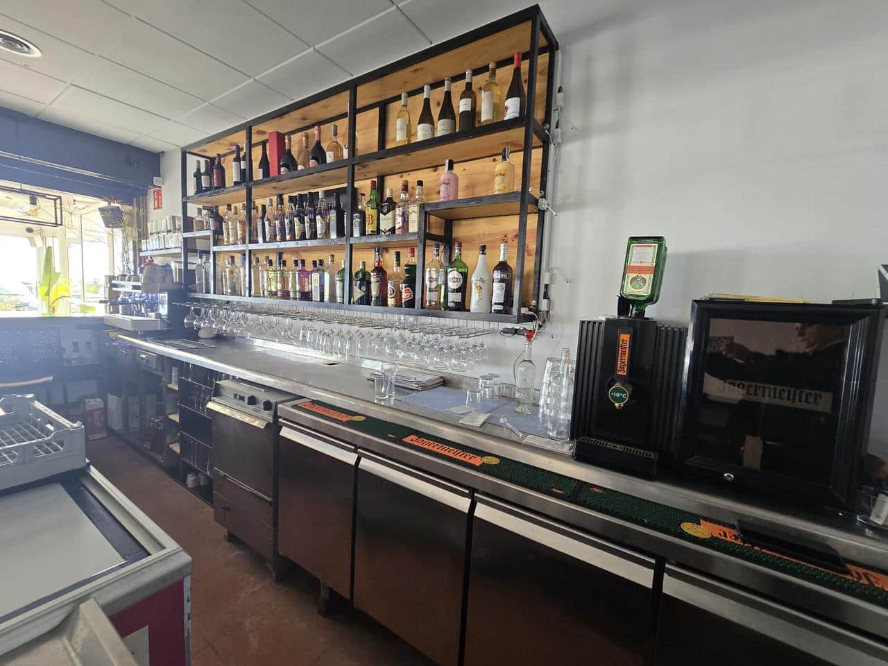 6 bedroom Business for sale in Empuriabrava - € 129,000 (Ref: 9598219)