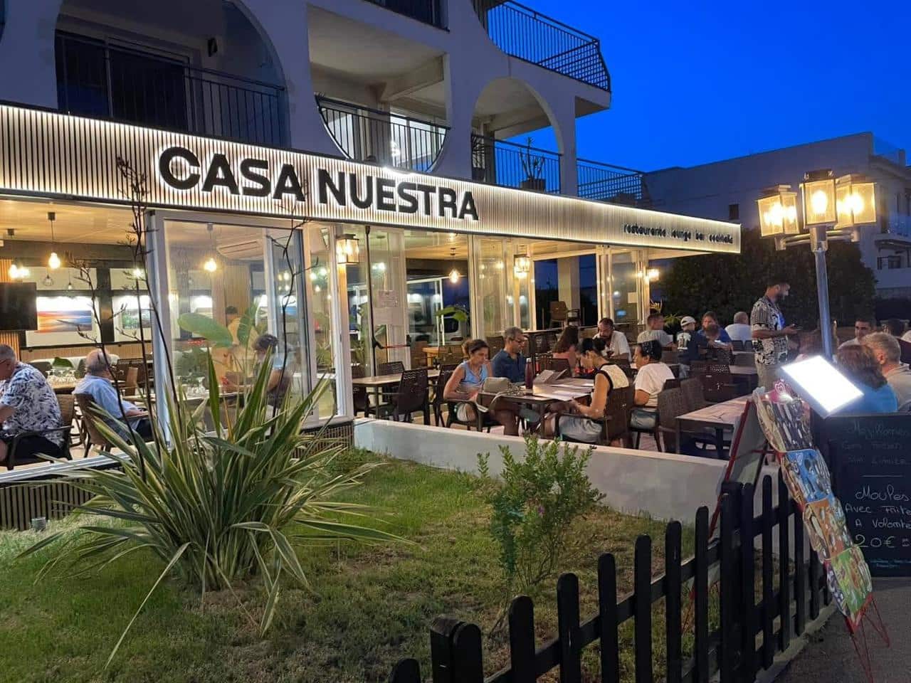 6 bedroom Business for sale in Empuriabrava - € 129,000 (Ref: 9598219)