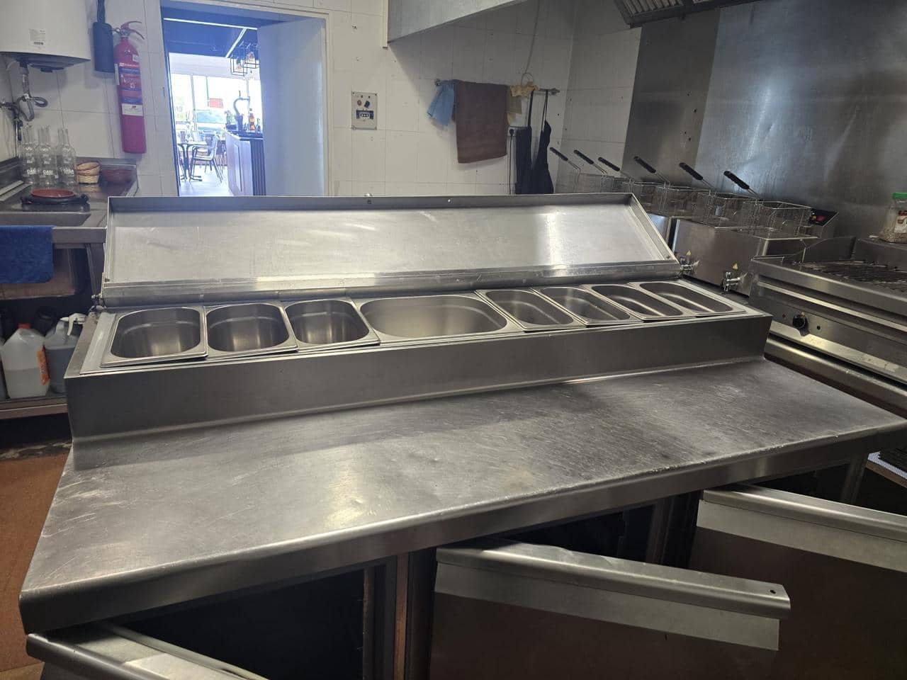 6 bedroom Business for sale in Empuriabrava - € 129,000 (Ref: 9598219)