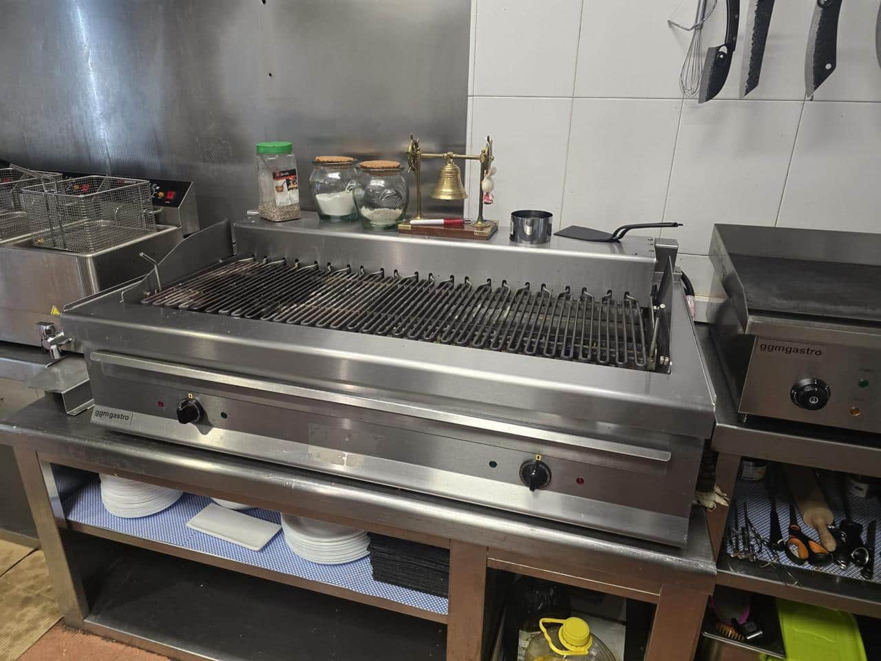 6 bedroom Business for sale in Empuriabrava - € 129,000 (Ref: 9598219)