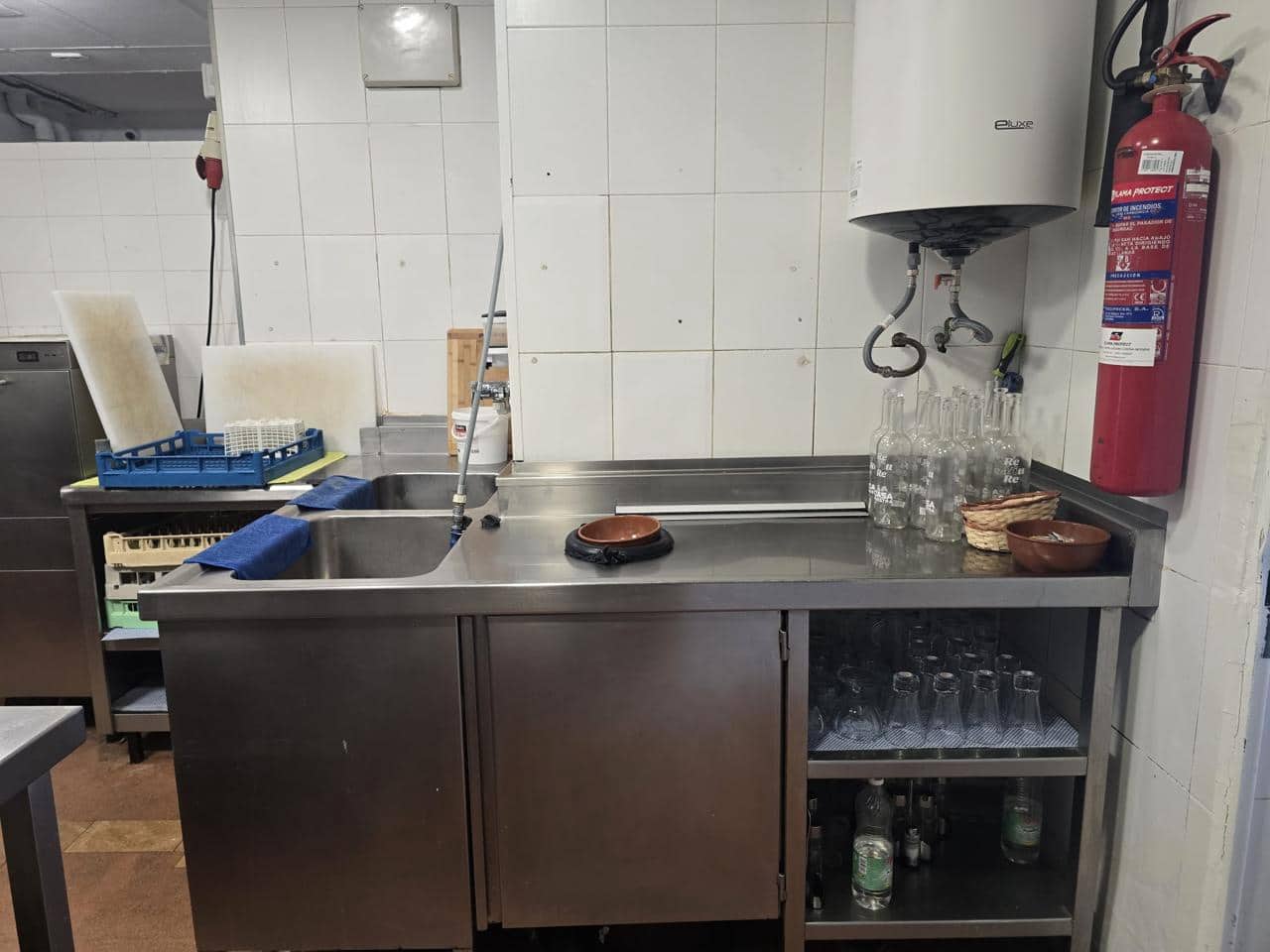 6 bedroom Business for sale in Empuriabrava - € 129,000 (Ref: 9598219)