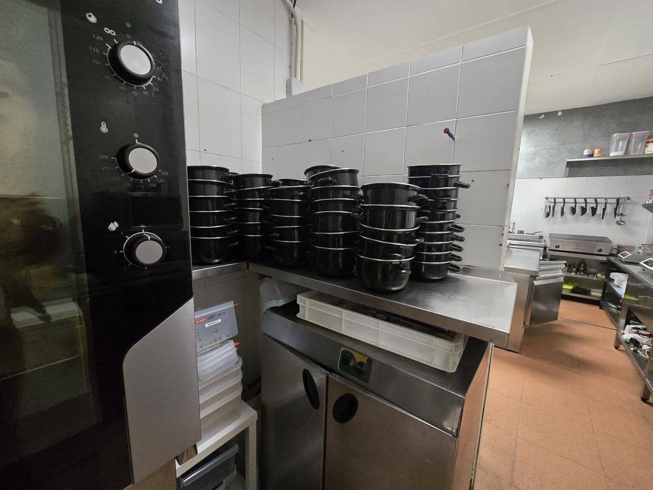 6 bedroom Business for sale in Empuriabrava - € 129,000 (Ref: 9598219)