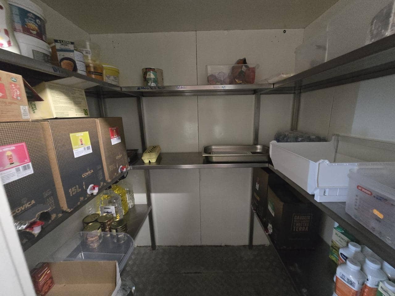 6 bedroom Business for sale in Empuriabrava - € 129,000 (Ref: 9598219)