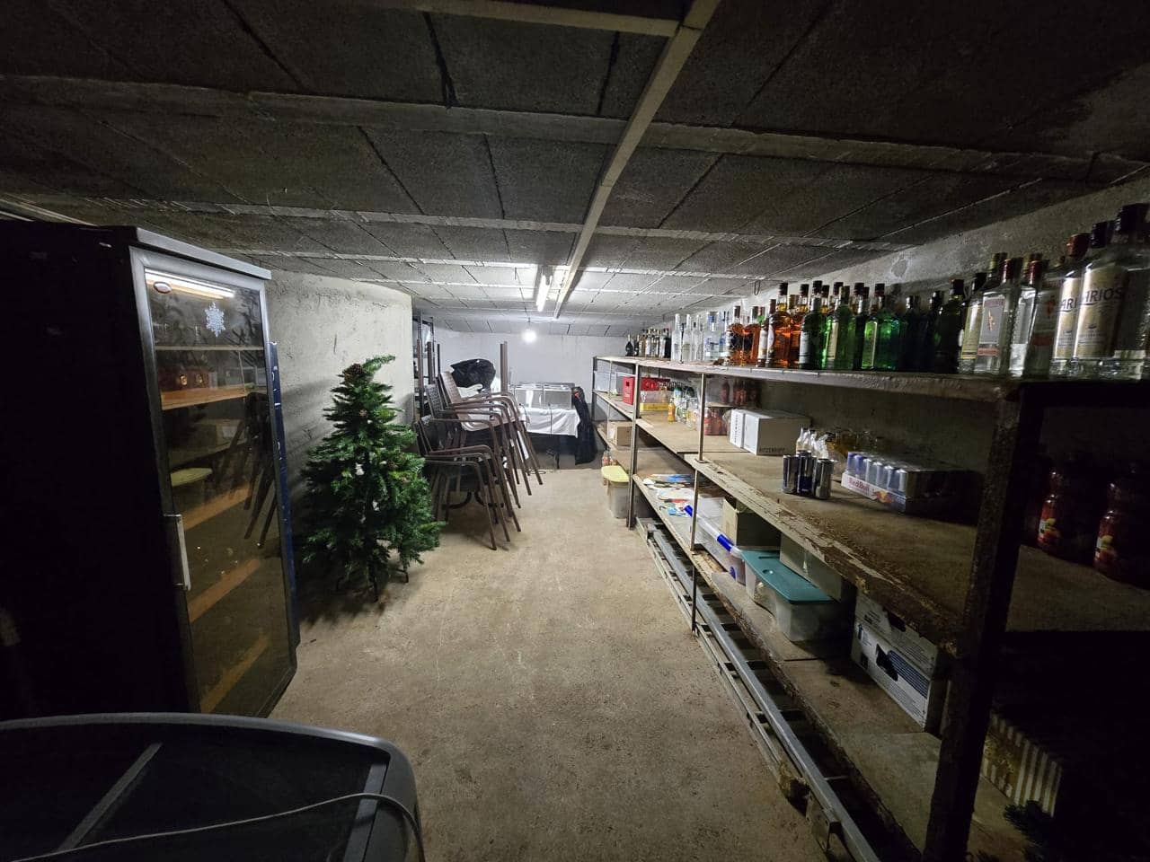 6 bedroom Business for sale in Empuriabrava - € 129,000 (Ref: 9598219)