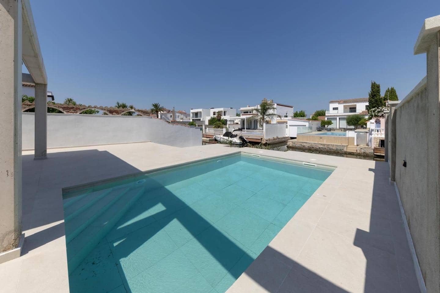 4 makuuhuone Huvila myytävänä paikassa Empuriabrava - 1 290 000 € (Ref: 9598220)