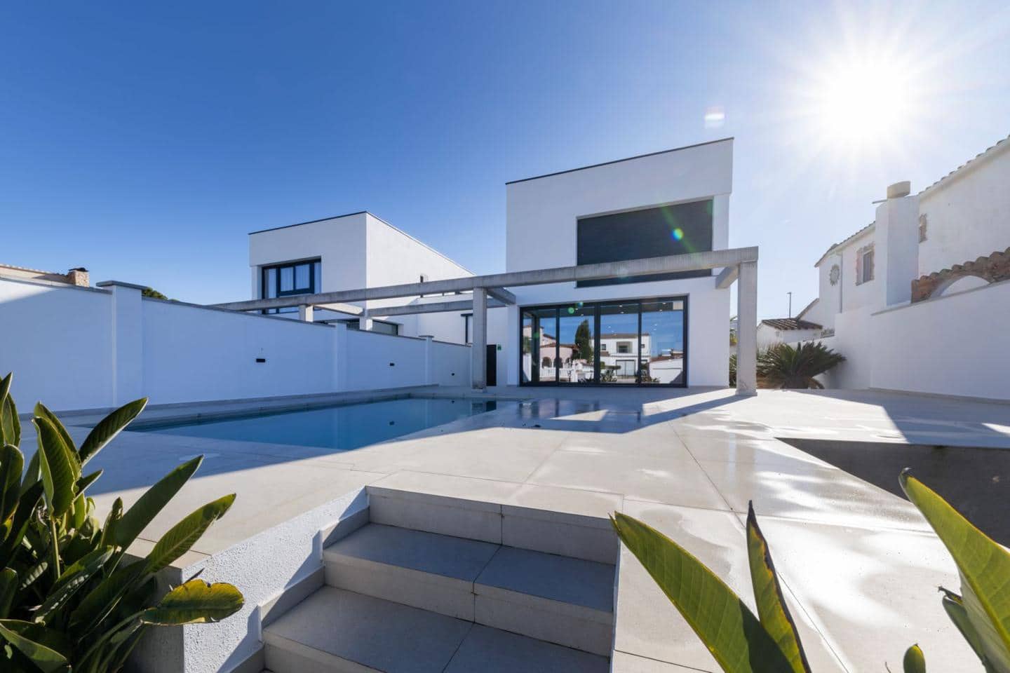 4 makuuhuone Huvila myytävänä paikassa Empuriabrava - 1 290 000 € (Ref: 9598220)