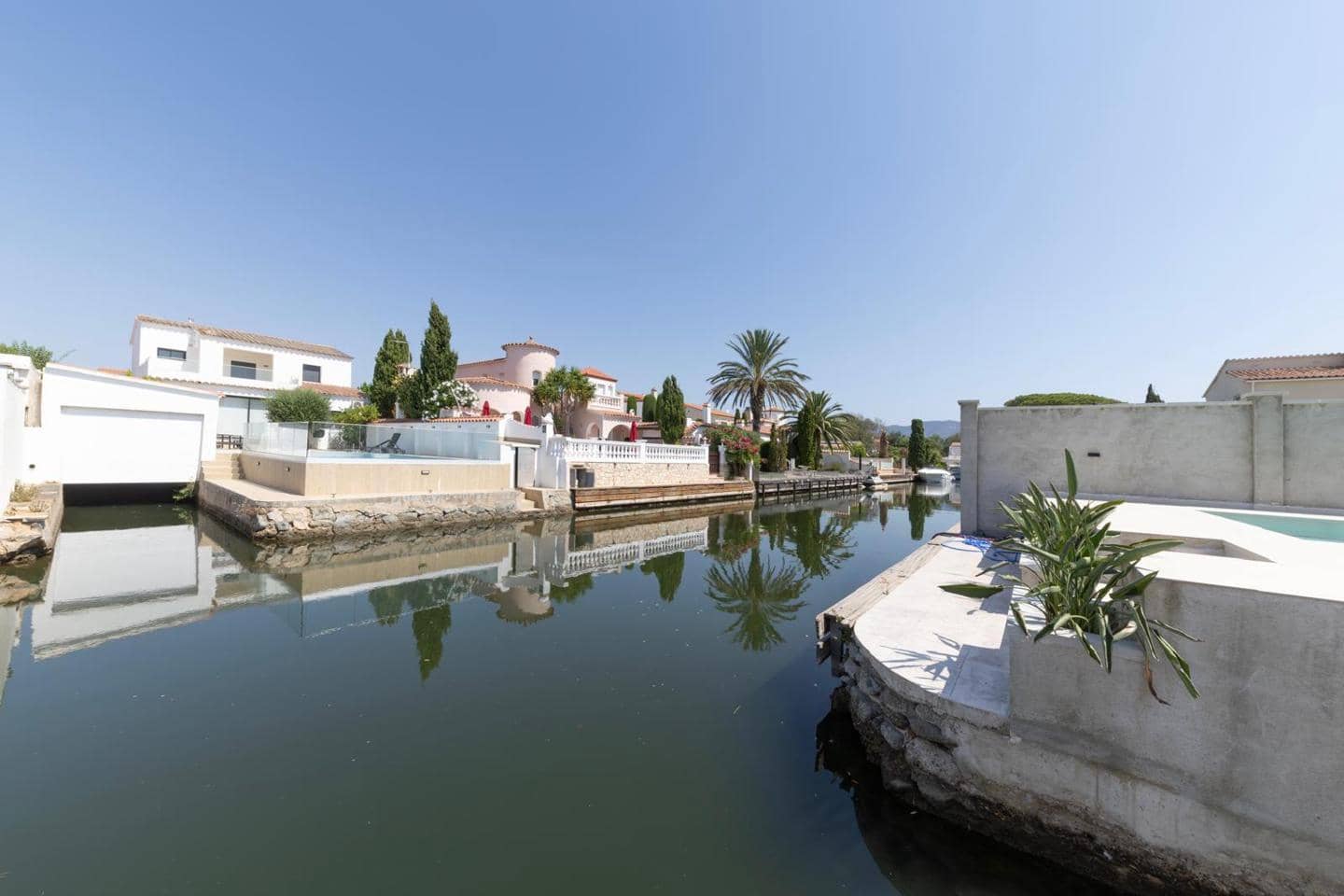 4 makuuhuone Huvila myytävänä paikassa Empuriabrava - 1 290 000 € (Ref: 9598220)