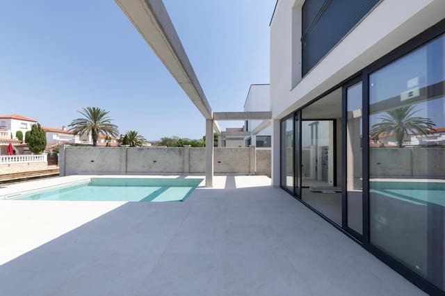 4 makuuhuone Huvila myytävänä paikassa Empuriabrava, Castelló d'Empúries - 1 290 000 € (Ref: 9598220)