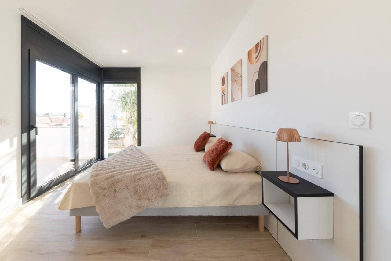 4 makuuhuone Huvila myytävänä paikassa Empuriabrava - 1 290 000 € (Ref: 9598220)