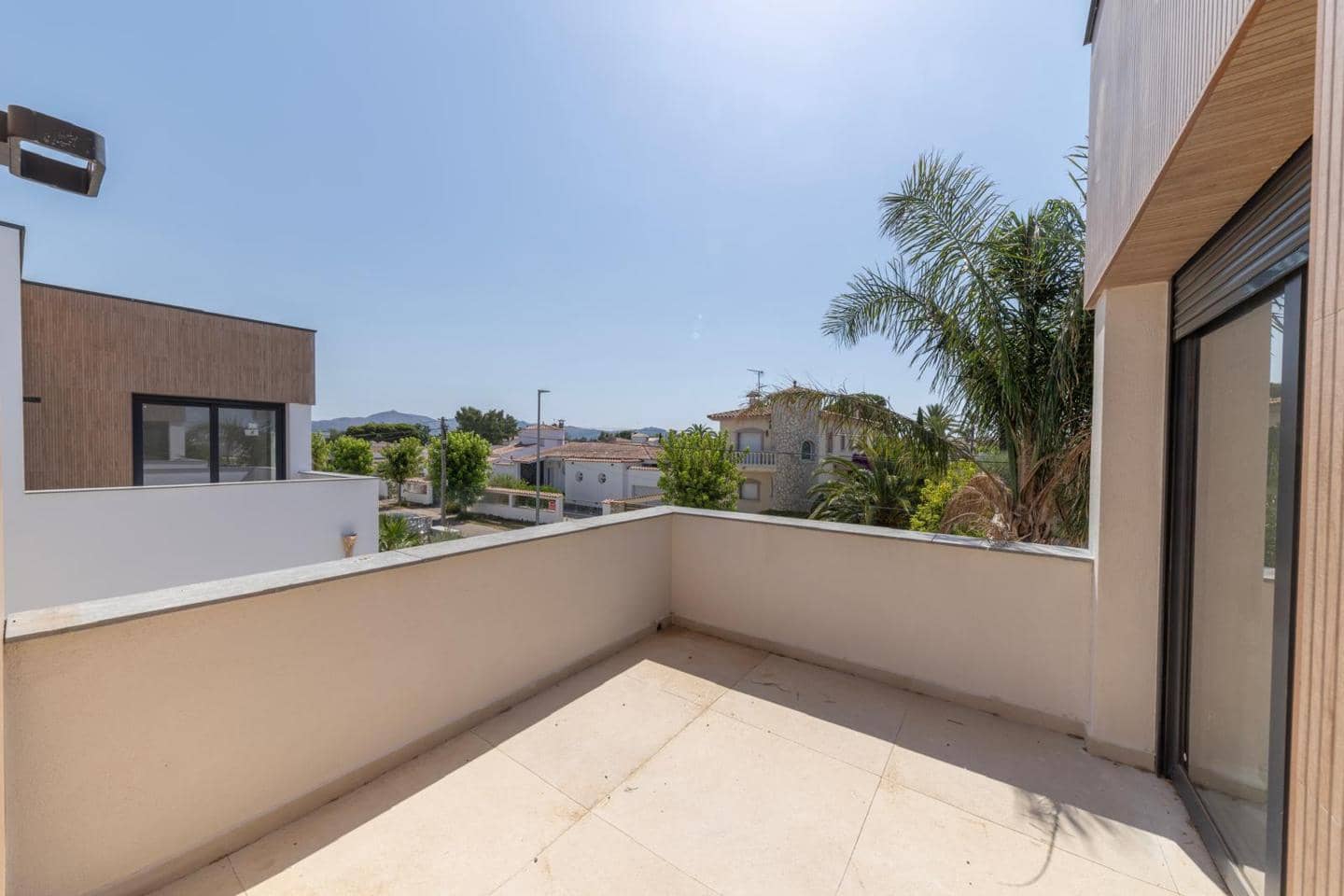 4 makuuhuone Huvila myytävänä paikassa Empuriabrava - 1 290 000 € (Ref: 9598220)