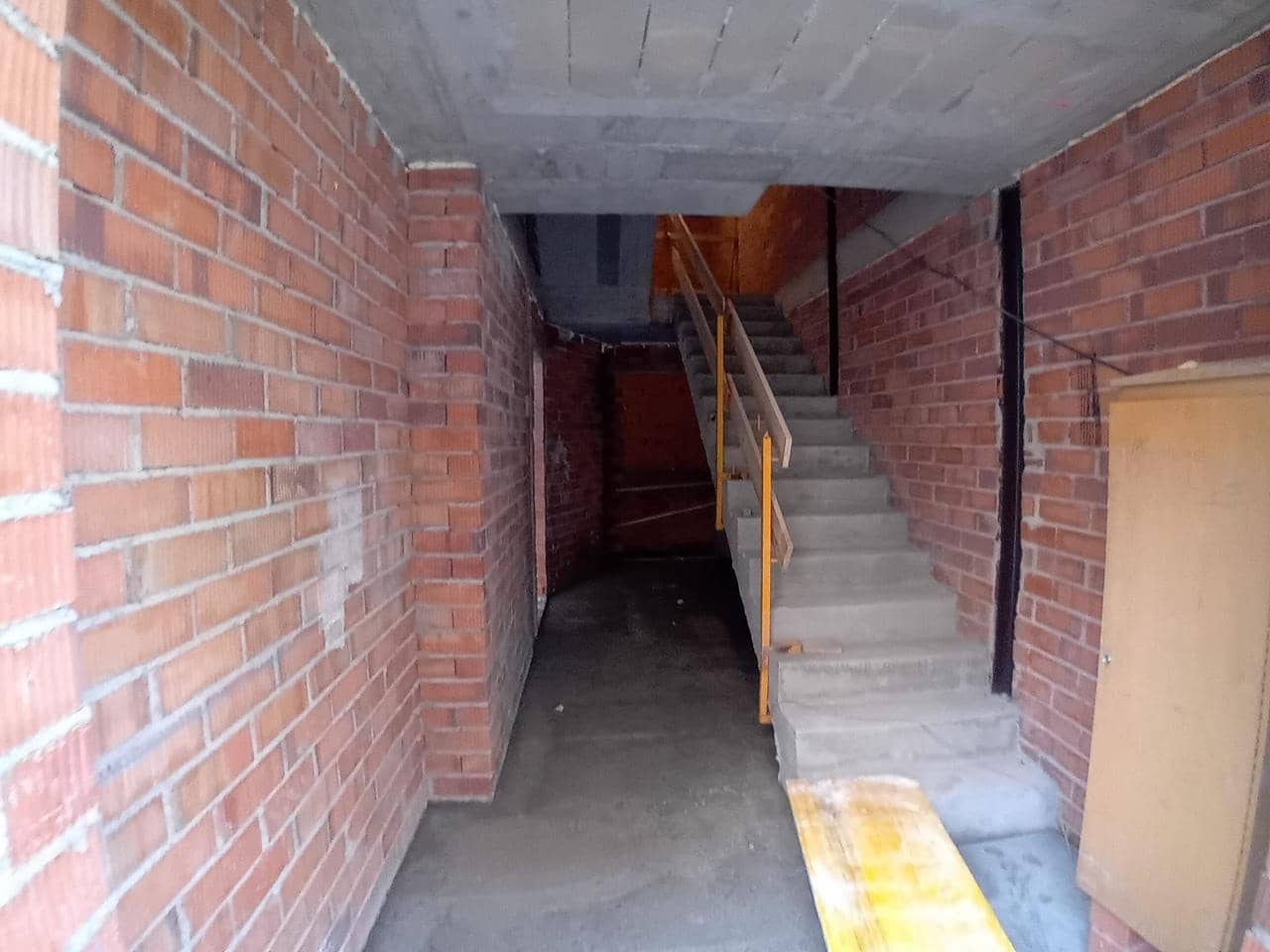 2 bedroom Flat for sale in Roses with garage - € 340,000 (Ref: 9598221)