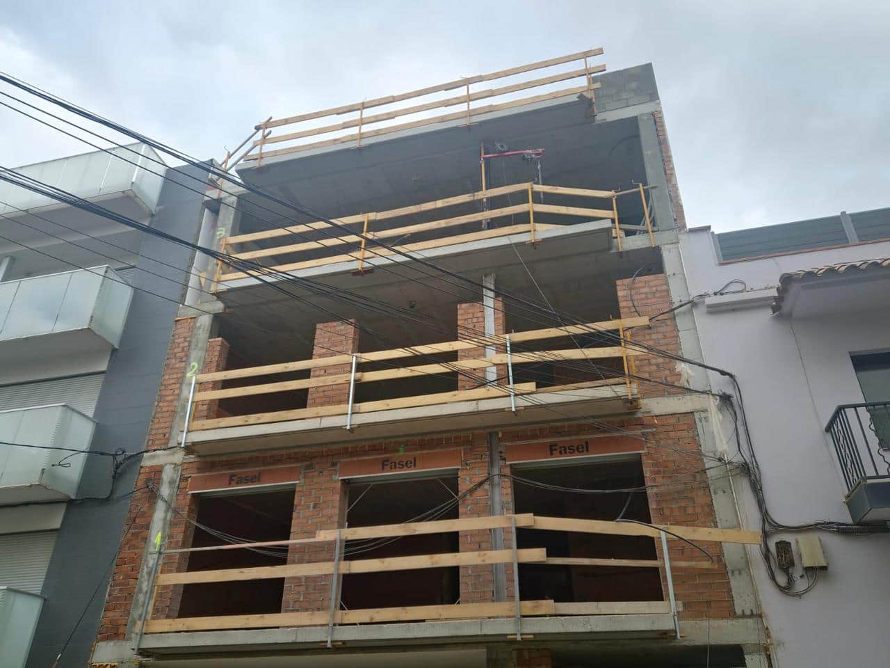 2 bedroom Flat for sale in Roses with garage - € 340,000 (Ref: 9598221)