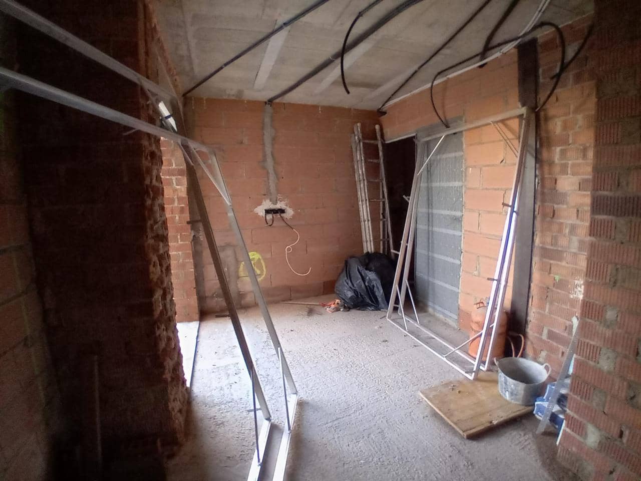 2 bedroom Flat for sale in Roses with garage - € 340,000 (Ref: 9598221)