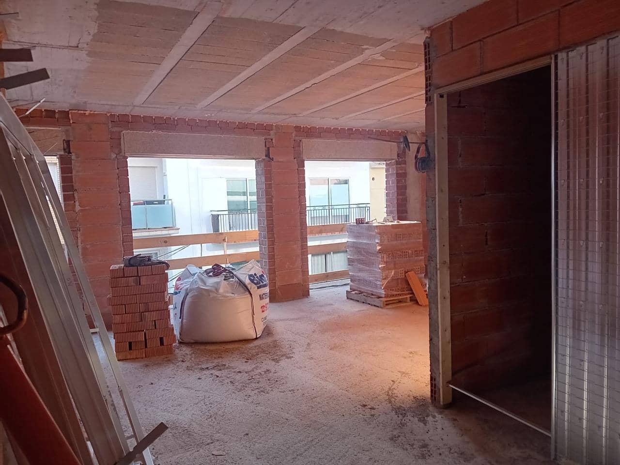 2 bedroom Flat for sale in Roses with garage - € 340,000 (Ref: 9598221)