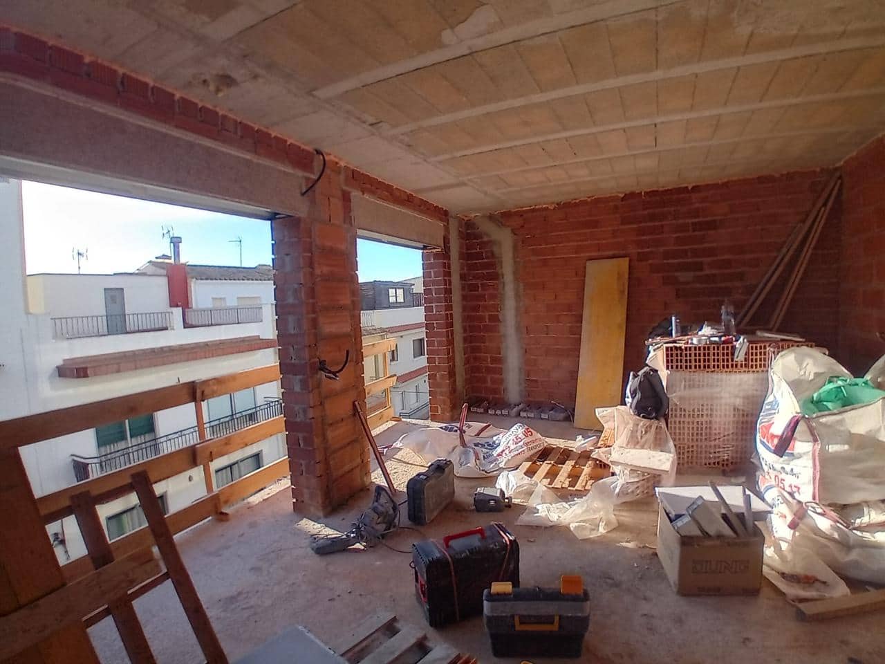 2 bedroom Flat for sale in Roses with garage - € 340,000 (Ref: 9598221)