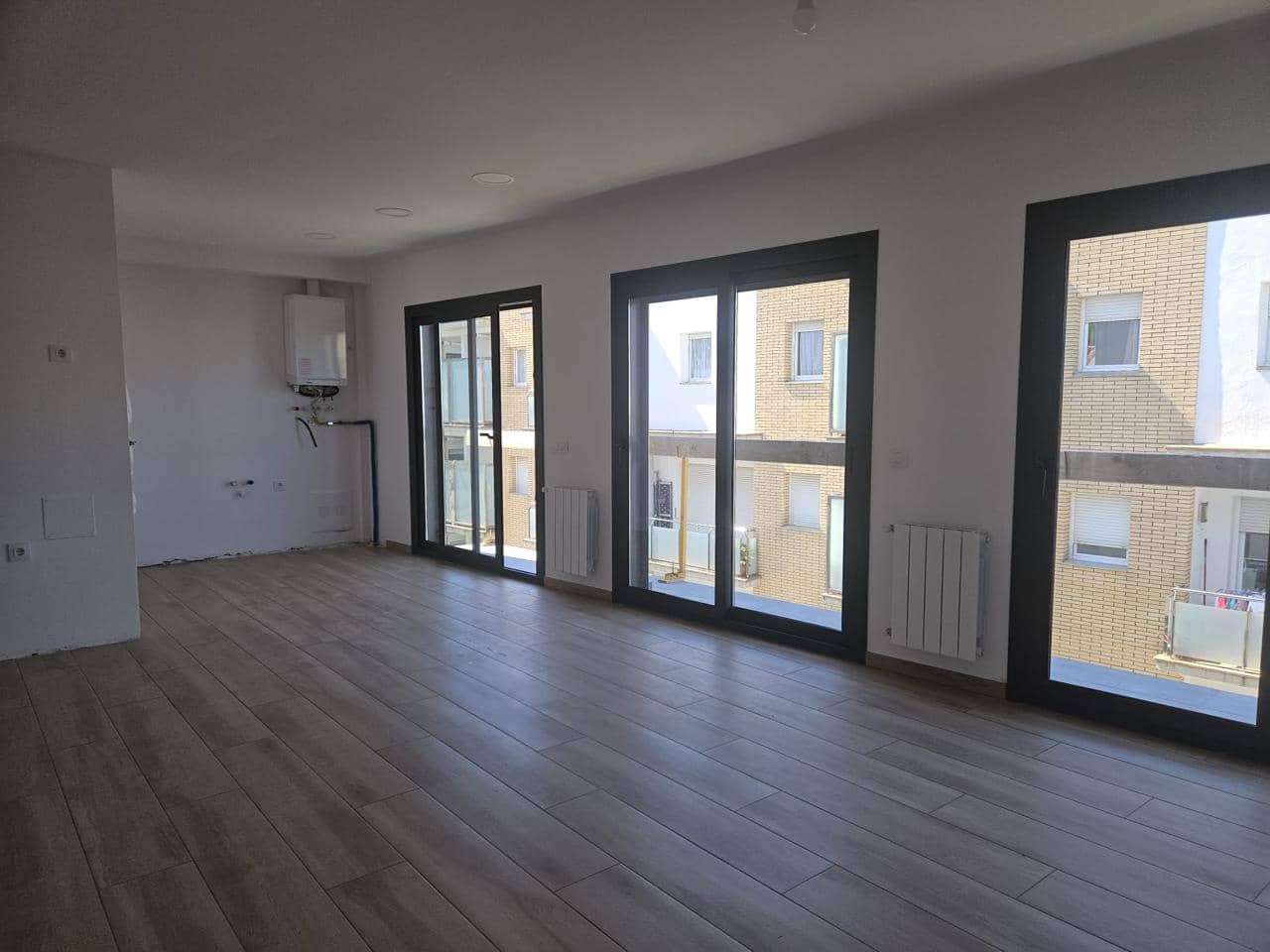 2 bedroom Flat for sale in Roses with garage - € 340,000 (Ref: 9598221)