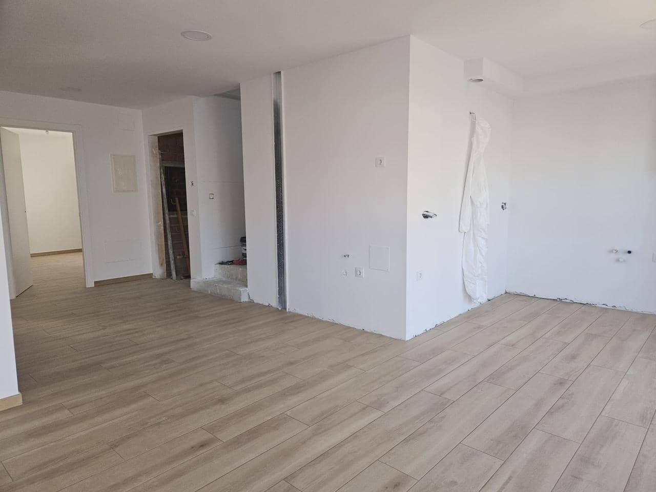 2 bedroom Flat for sale in Roses with garage - € 340,000 (Ref: 9598221)