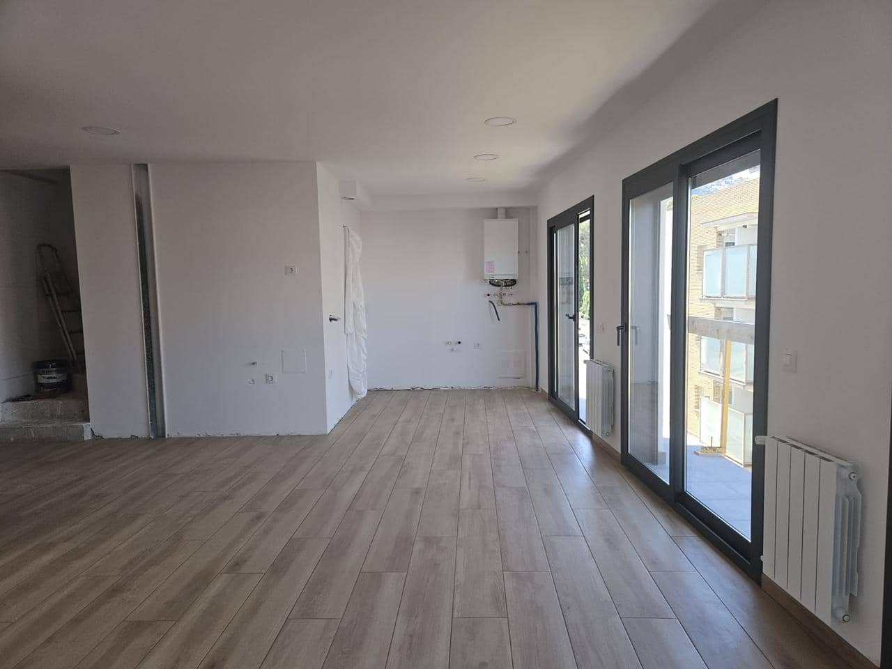 2 bedroom Flat for sale in Roses with garage - € 340,000 (Ref: 9598221)