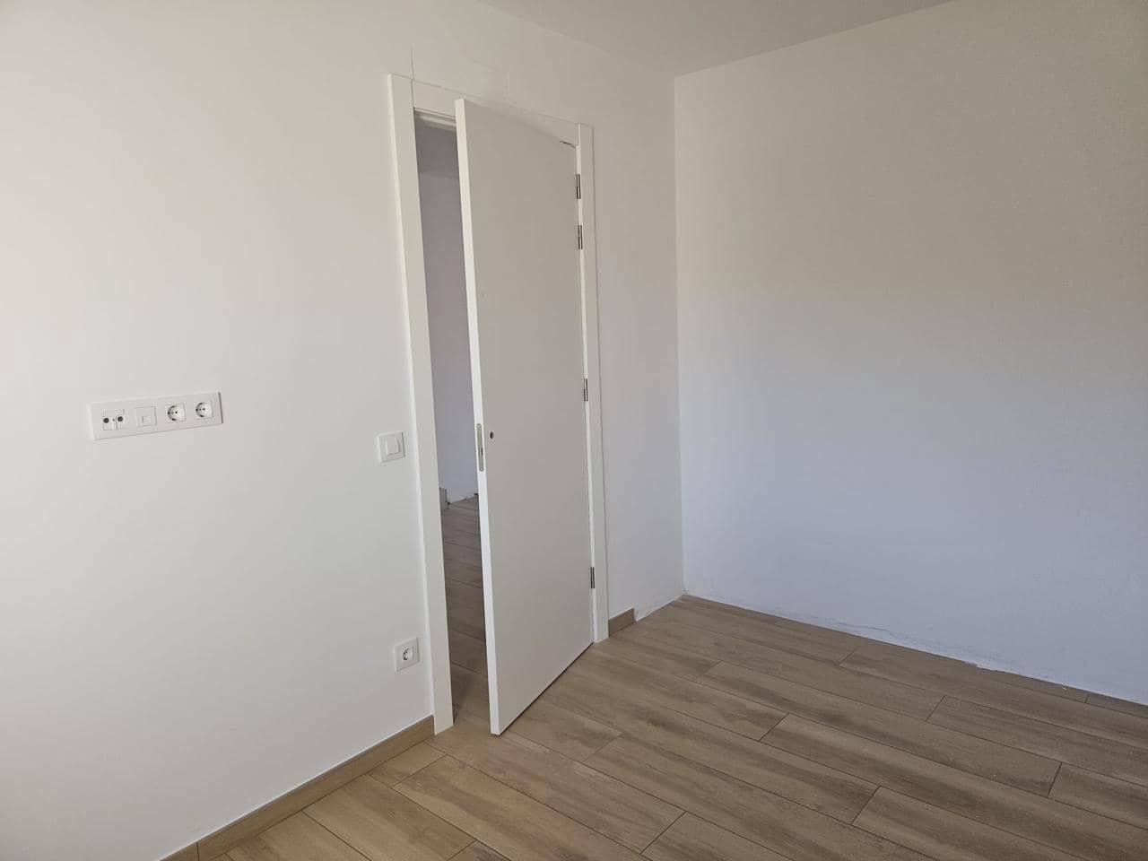 2 bedroom Flat for sale in Roses with garage - € 340,000 (Ref: 9598221)