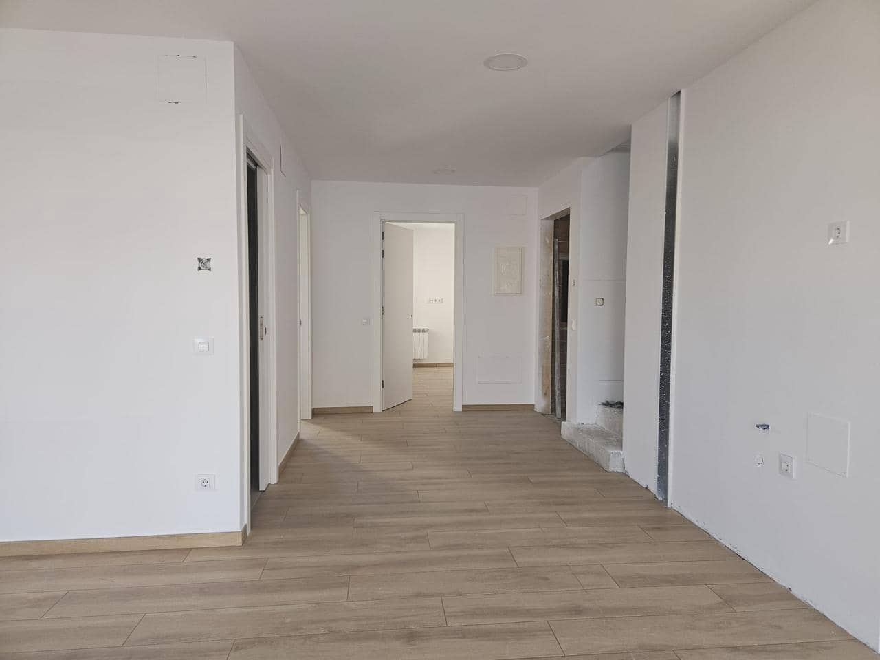 2 bedroom Flat for sale in Roses with garage - € 340,000 (Ref: 9598221)