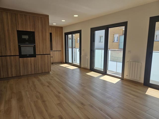2 slaapkamer Flat te koop in Roses met garage - € 360.000 (Ref: 9598221)