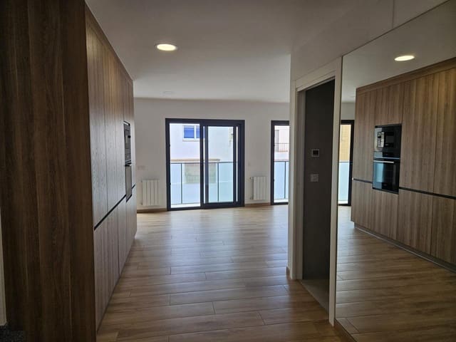 2 slaapkamer Flat te koop in Roses met garage - € 360.000 (Ref: 9598221)