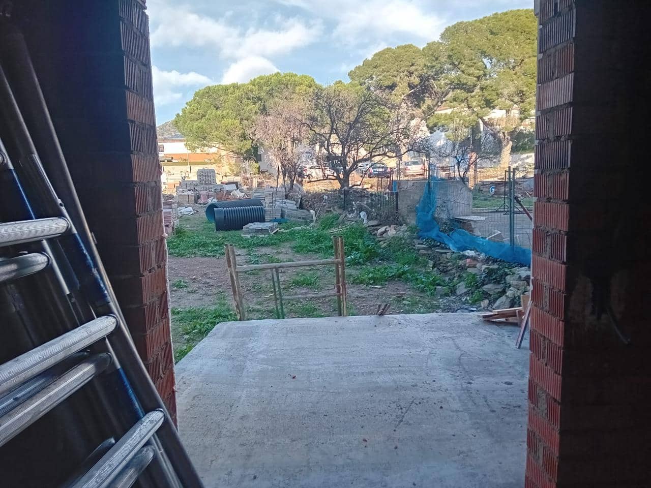 3 bedroom Flat for sale in Roses with garage - € 640,000 (Ref: 9598222)